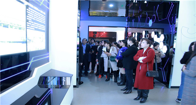 1552031278585444itW6.jpg 2.參觀大江東規(guī)劃館_副本.jpg